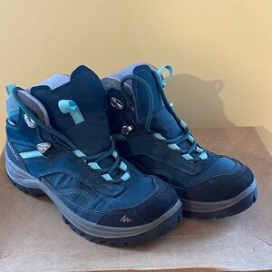 Quechua Women's Athletic Shoes - Teal and Black